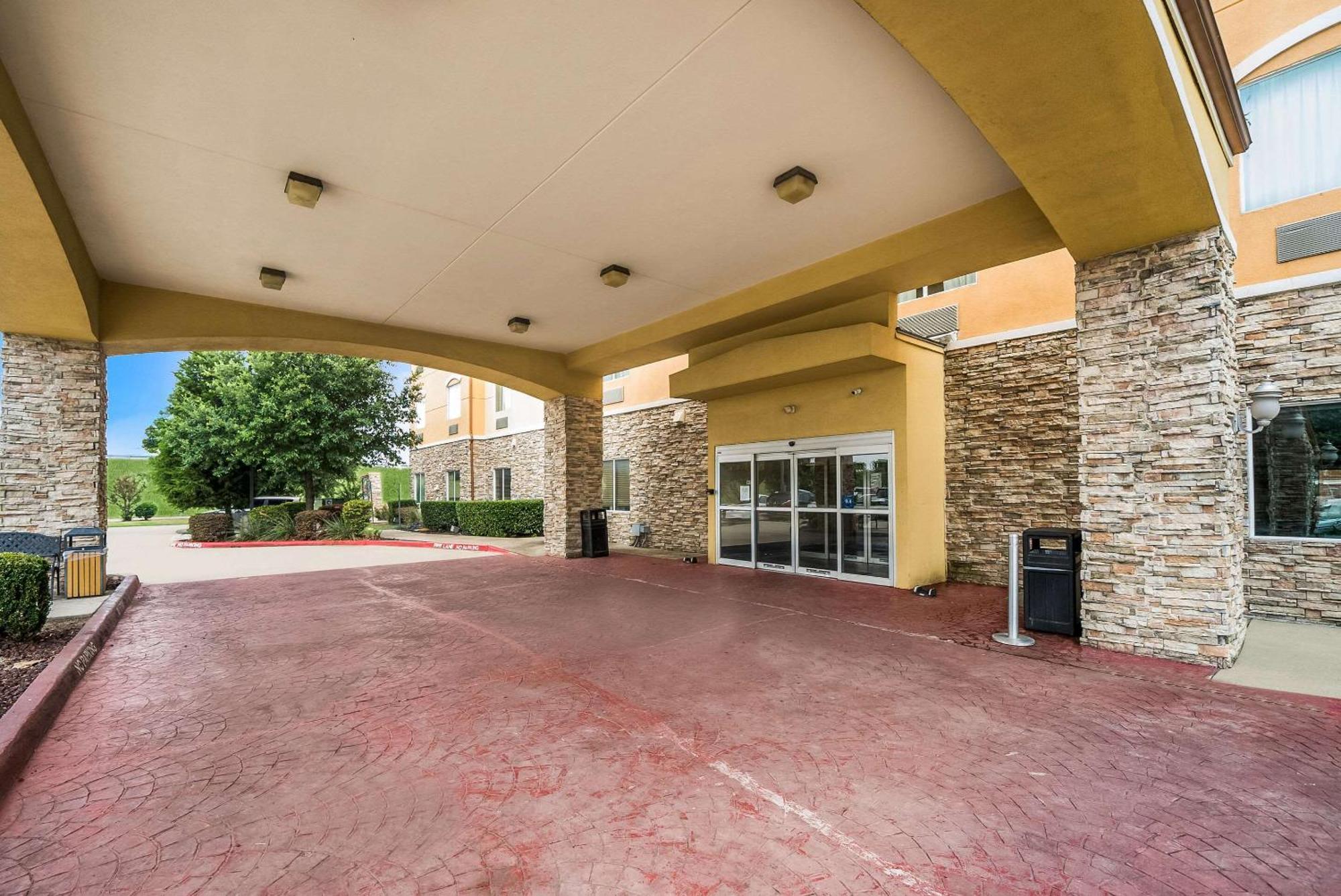 Comfort - Dallas North Hotel